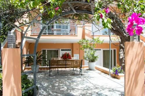 Poseidon Studios & Apartments Palaiochora Exterior photo